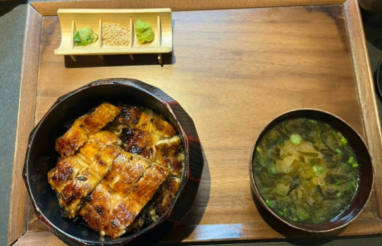 絶品!済州島のウナ丼専門店「黒白料理士」